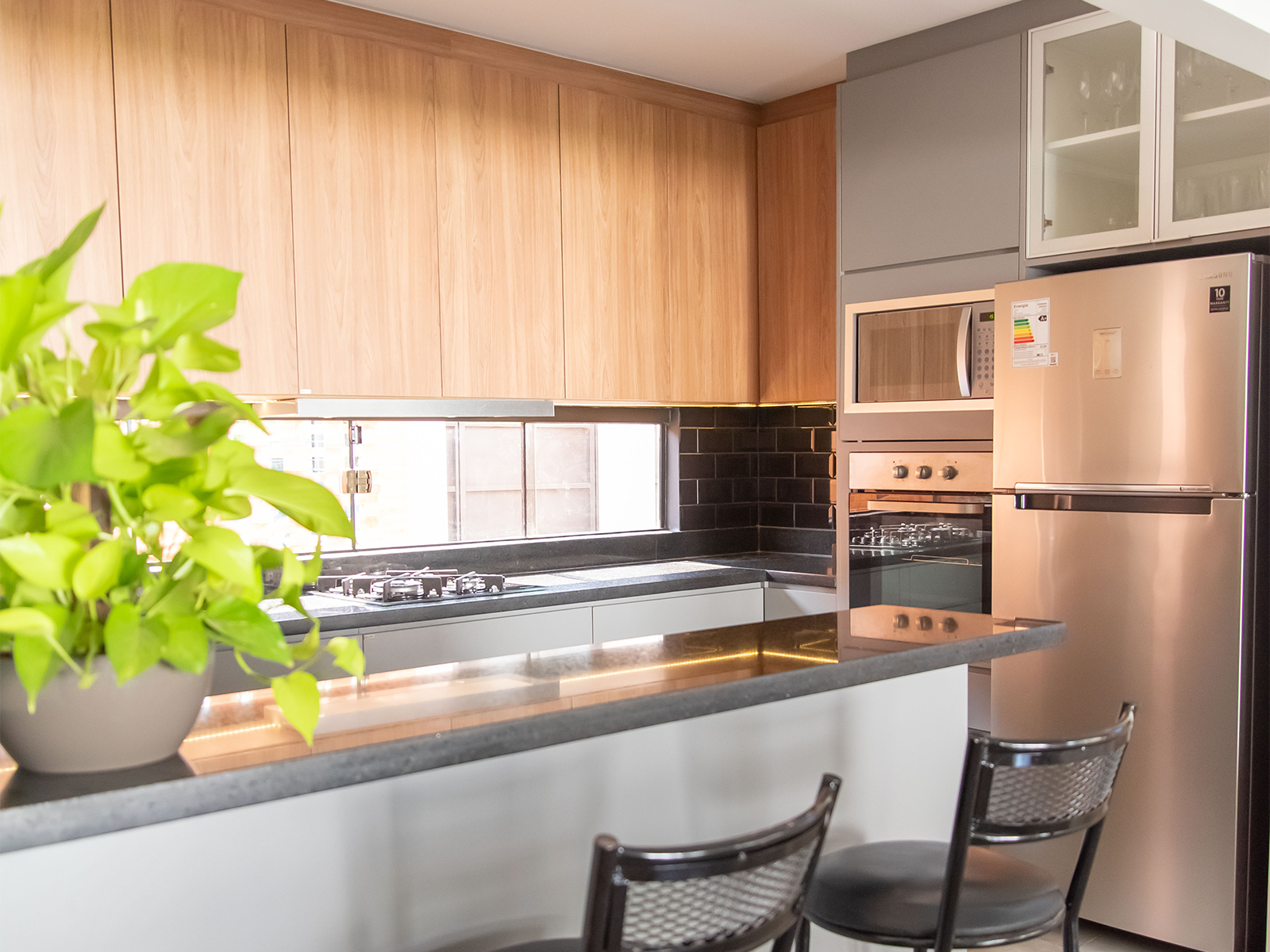 Cocina en L con barra desayunador